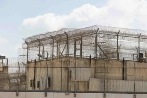 الاعتداء الجنسي والجسدي والنفسي.. سياسة إسرائيلية ممنهجة ضدّ الأسرى